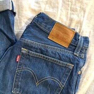Levi's Blue Straight Jeans with Classic Style